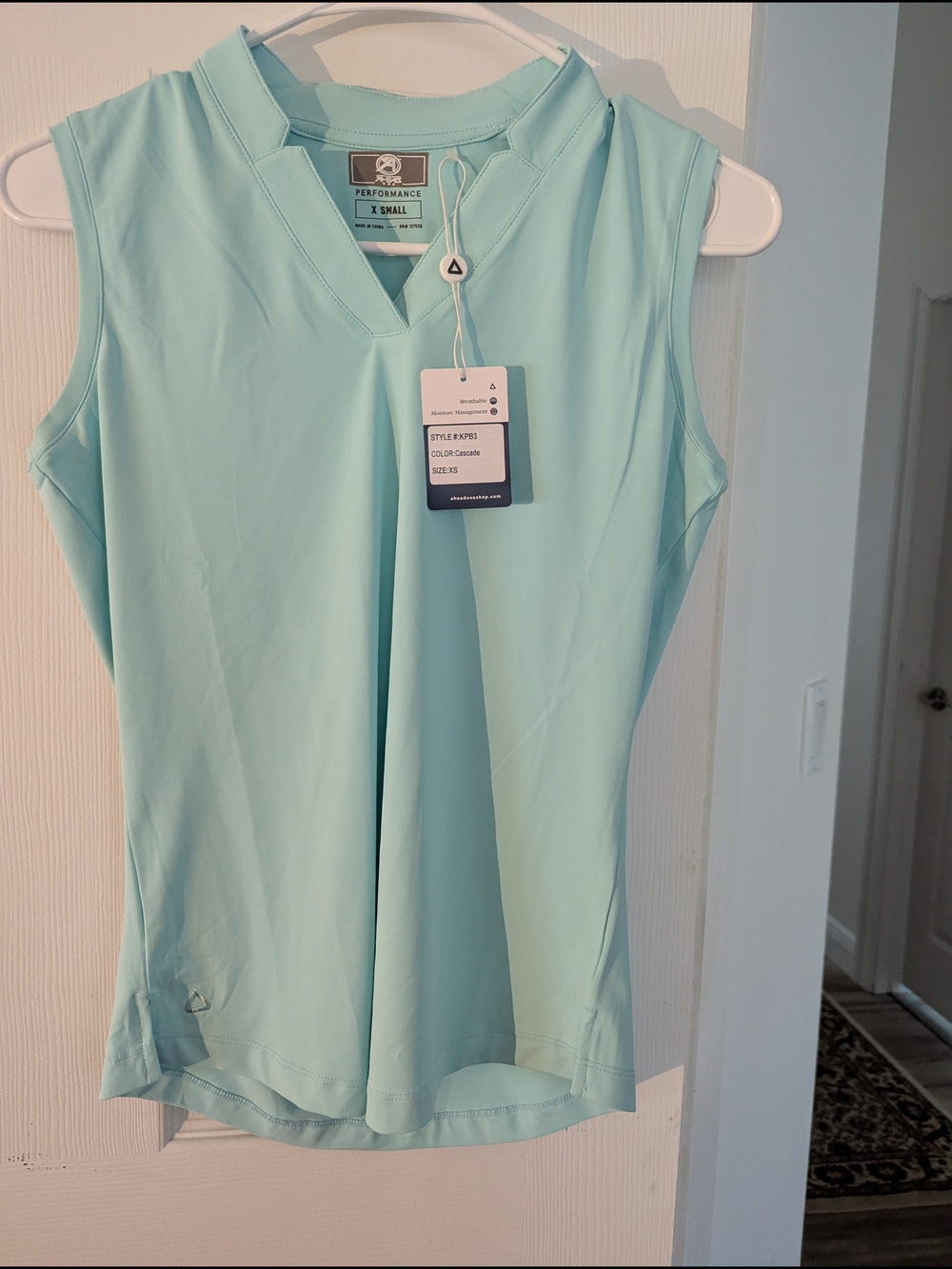 Peak Performance Sleeveless V-Neck Tank in Light Aqua